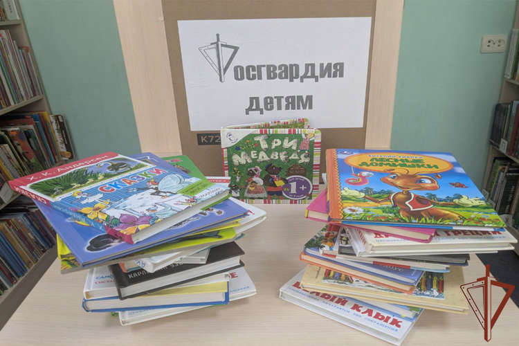 В День книгодарения росгвардейцы на Урале присоединились к всероссийской акции «Дарите книги с любовью»
