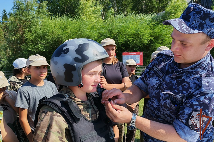 На Урале Росгвардия провела дни открытых дверей и тематические встречи с молодежью