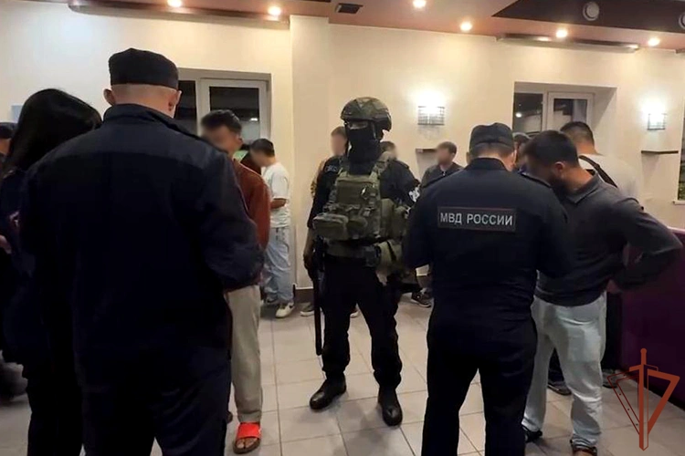 В Тюмени при участии спецназа Росгвардии задержано более 200 нарушителей миграционного законодательства
