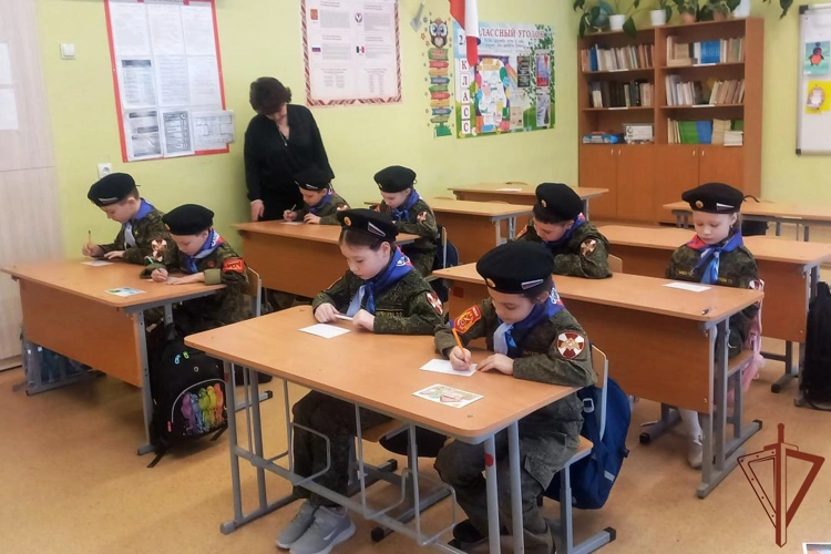 Ижевские кадеты написали письма росгвардейцам, участвующим в специальной военной операции (видео)
