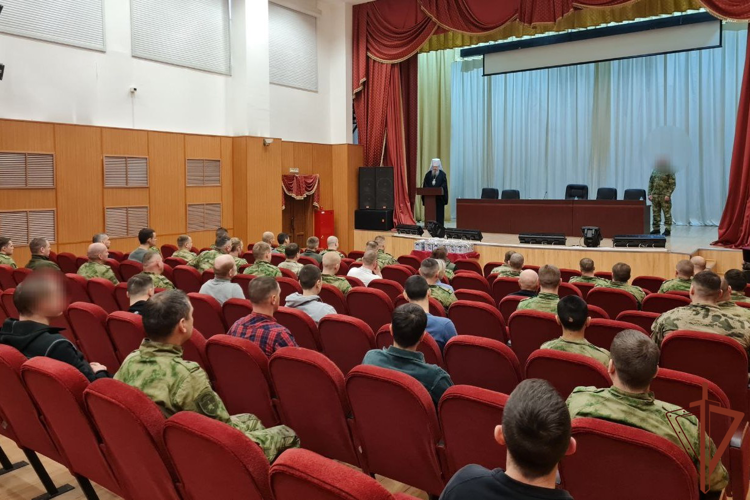 Митрополит Архангельский и Холмогорский Корнилий посетил отряд Северо-Западного округа Росгвардии
