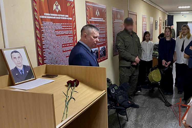 Память Героя России сотрудника СОБР Тимура Мухутдинова почтили в Тюменской области
