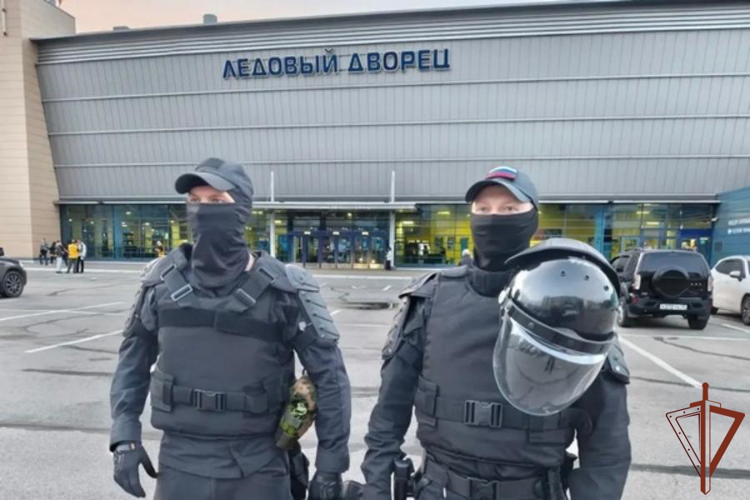 В Череповце росгвардейцы обеспечили безопасность хоккейного матча