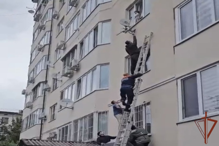 В Пятигорске военнослужащий Росгвардии помог спасти ребенка (видео)