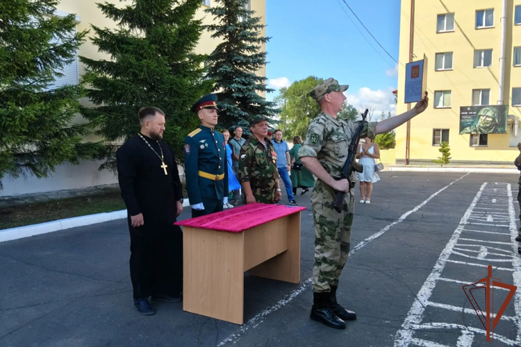 Более 60 новобранцев Росгвардии приняли Военную присягу в Омской области