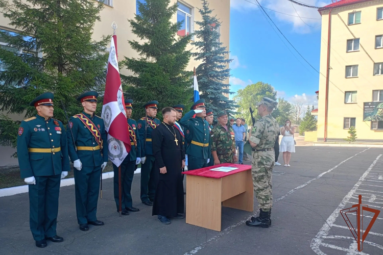 Более 60 новобранцев Росгвардии приняли Военную присягу в Омской области