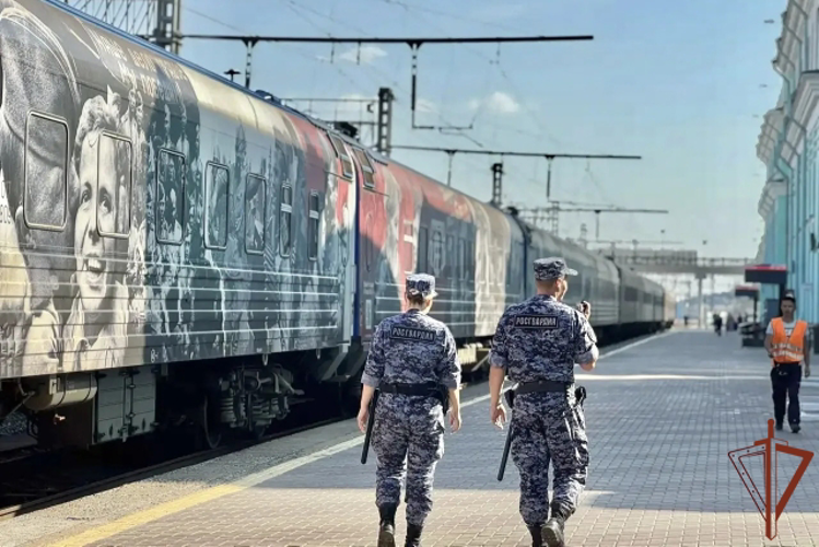 Росгвардия обеспечила безопасность уникального передвижного музея «Поезд Победы» в Омске