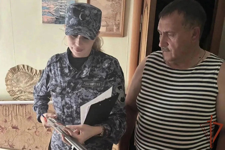 Росгвардейцы в Оренбургской области обеспечивают безопасность на пострадавших от подтопления территориях (видео)