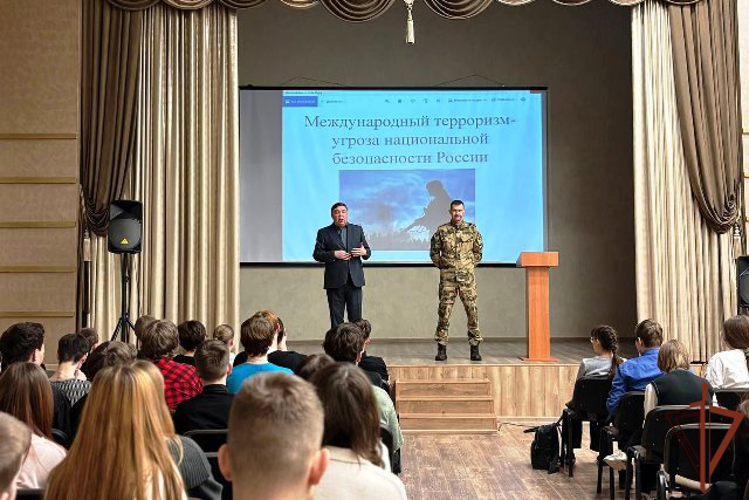 В Сибири в рамках акции «Неделя мужества» росгвардейцы провели встречи с подрастающим поколением