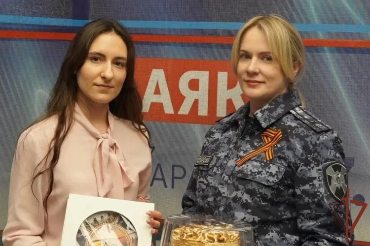 В Приволжье росгвардейцы поздравили журналистов с Днем радио