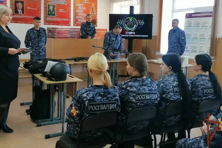 Патриотические мероприятия для молодежи провели росгвардейцы на Дальнем Востоке