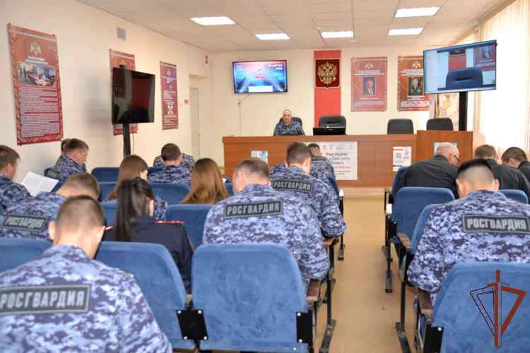 Личный состав Уральского округа Росгвардии принял участие в международной акции «Диктант Победы»