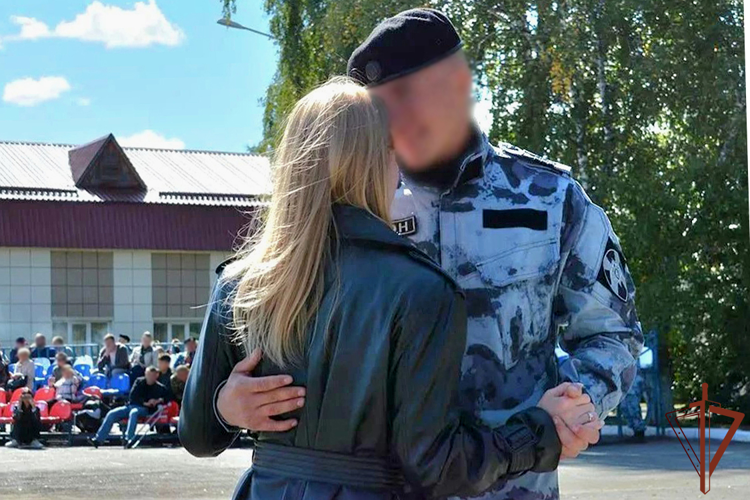 В Тюмени ОМОН Росгвардии соединил влюбленные сердца