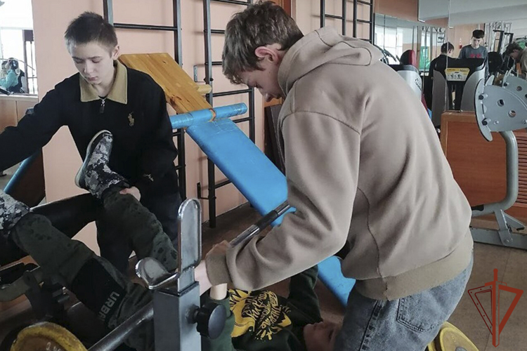 Мероприятия ко Дню защитника Отечества провели росгвардейцы с подрастающим поколением на Дальнем Востоке
