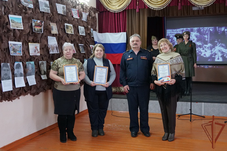 В Бурятии профсоюз вневедомственной охраны Росгвардии совместно с волонтерами оказывают помощь участникам СВО