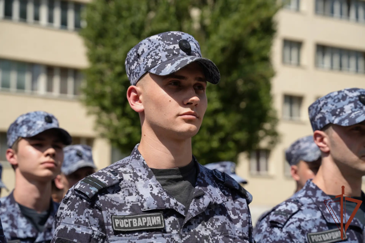 Более 120 росгвардейцев закончили обучение в Центре профессиональной подготовки в Москве