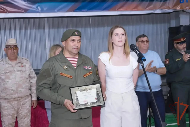 В Саратовской области росгвардейцы провели турнир по греко-римской борьбе (видео)