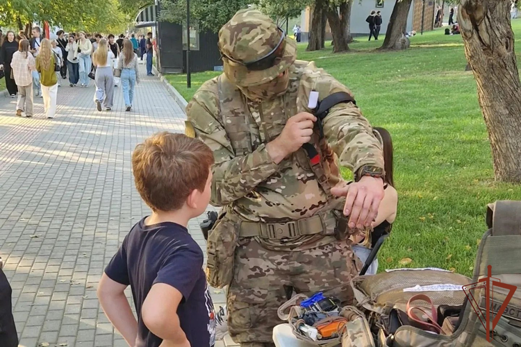 В регионах Сибири росгвардейцы провели профориентационные и военно-патриотические мероприятия для молодежи 