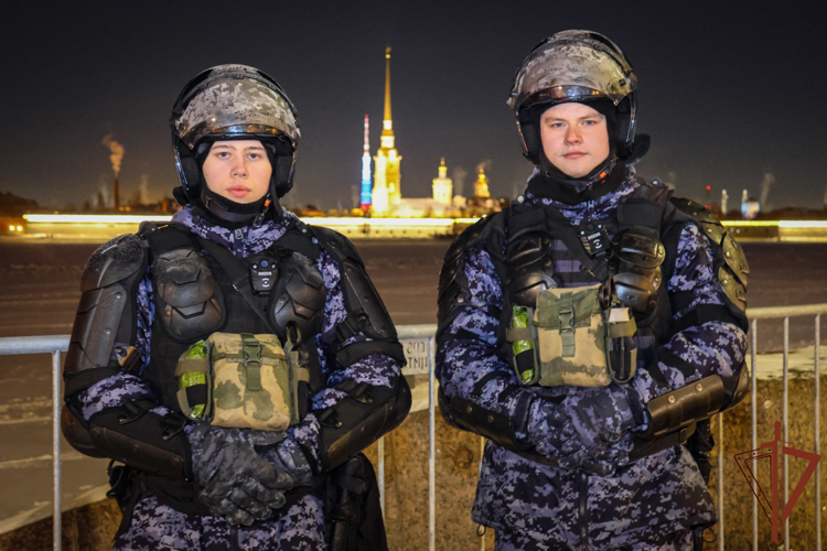 Росгвардейцы обеспечили безопасность мероприятий в честь Дня защитника Отечества на северо-западе страны