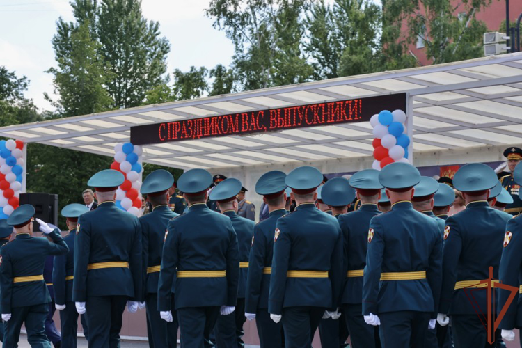 В Санкт-Петербурге вручили дипломы выпускникам факультета материально-технического обеспечения Росгвардии
