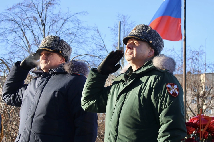В Санкт-Петербурге росгвардейцы почтили память россиян, исполнявших служебный долг за пределами Отечества