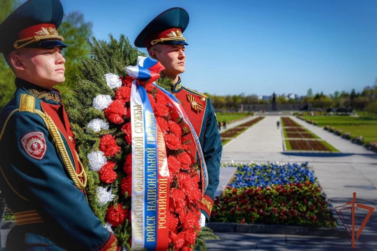 В Санкт-Петербурге росгвардейцы почтили память погибших в годы Великой Отечественной войны (видео)