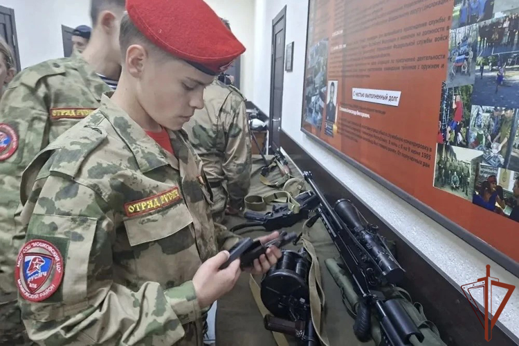 В Сибири росгвардейцы провели профориентационные и патриотические мероприятия для молодежи
