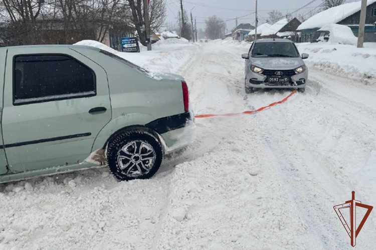 Росгвардейцы продолжают оказывать содействие водителям, попавшим в затруднительные ситуации на дорогах в Тульской области