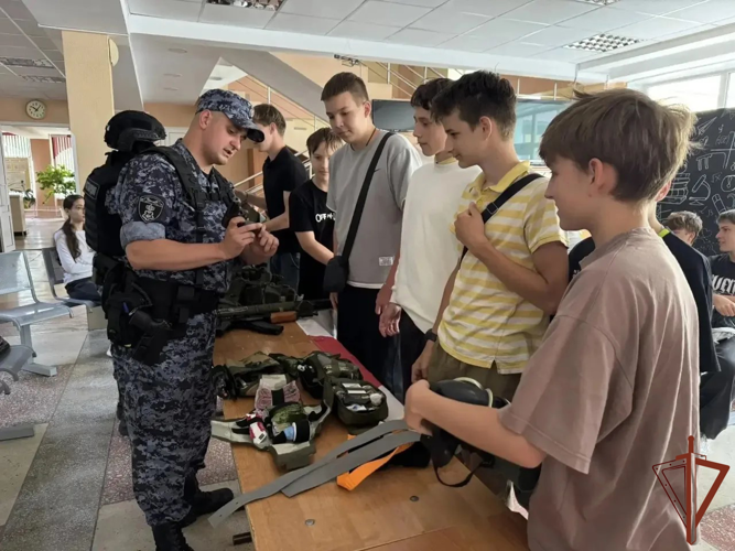 Ведомственная акция «Каникулы с Росгвардией» продолжается в Центральном округе Росгвардии