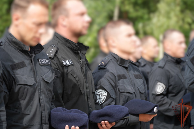 В Архангельске впервые прошли испытания на право ношения знака отличия СОБР Росгвардии I степени