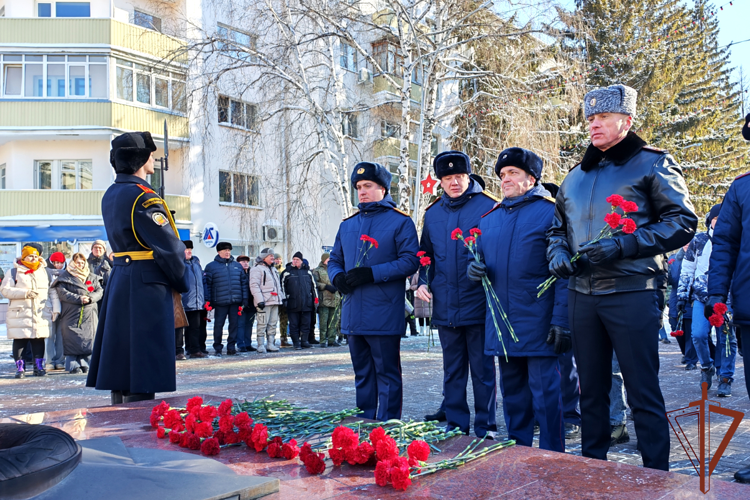 В День защитника Отечества в Уральском округе Росгвардии прошли памятные мероприятия