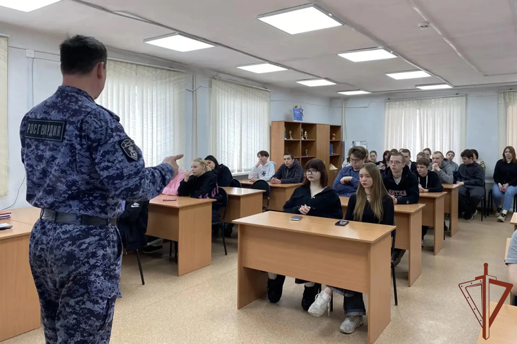 В регионах Сибири росгвардейцы провели профориентационные мероприятия