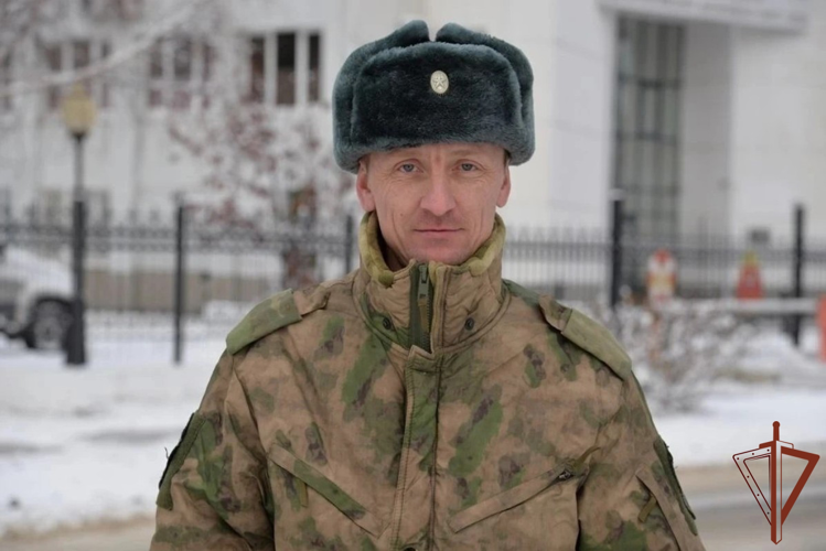 Орден Мужества героически погибшего на СВО росгвардейца передали на хранение его супруге в Югре