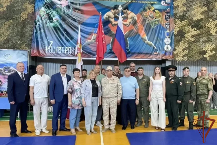 В Саратовской области росгвардейцы провели турнир по греко-римской борьбе (видео)