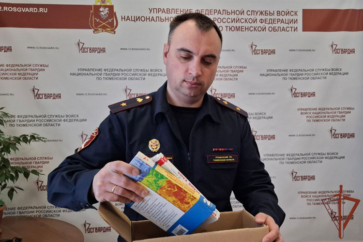 В День книгодарения росгвардейцы на Урале присоединились к всероссийской акции «Дарите книги с любовью»