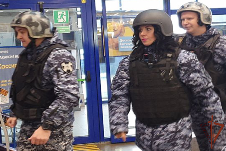 Благодарность директора Росгвардии вручена журналисту крупнейшего медиахолдинга Уральского федерального округа