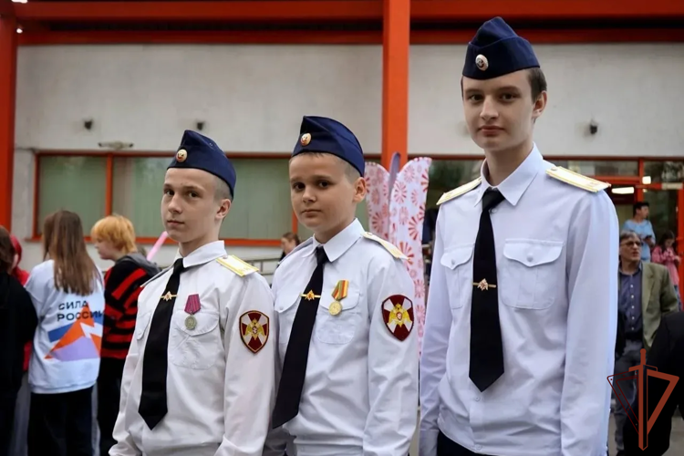 В Подмосковье сотрудники Росгвардии организовали детский праздник (видео)