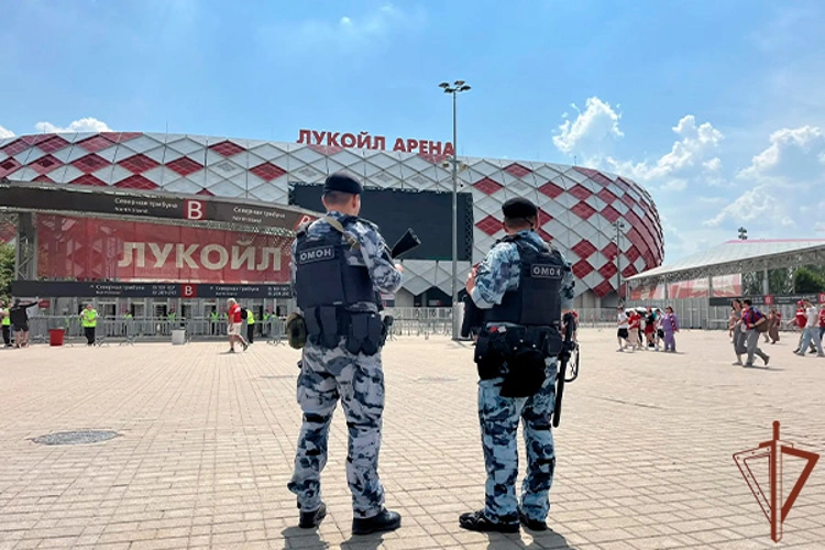 В Москве росгвардейцы обеспечили безопасность проведения матча Суперкубка России по футболу среди женщин (видео)