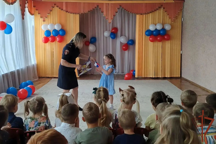 В регионах Центральной России прошли мероприятия, посвященные Дню государственного флага (видео)