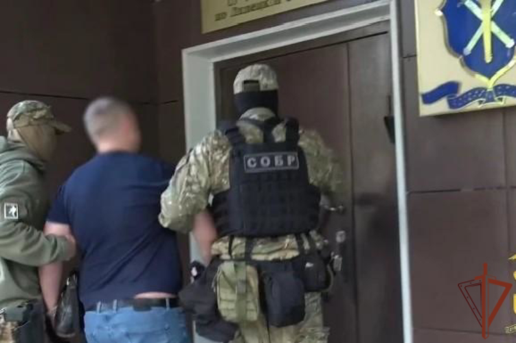 В Липецке при силовой поддержке Росгвардии задержан подозреваемый в совершении махинаций при исполнении контрактов