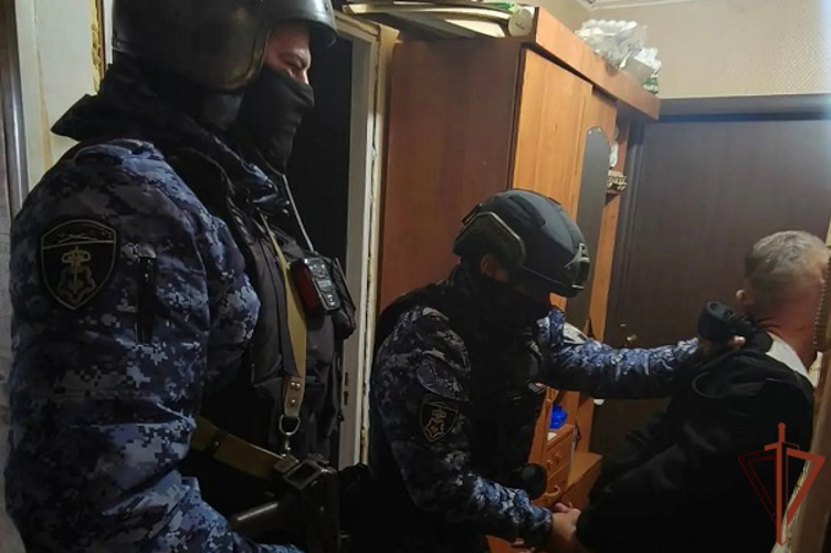 В Курске росгвардейцы задержали мужчину, напавшего с ножом на сестру