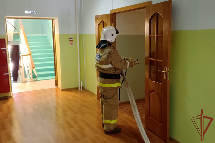 Пожарно-тактическое занятие Росгвардии и МЧС прошло в Чеченской Республике