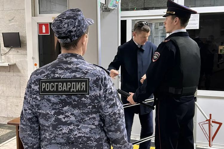 Росгвардейцы обеспечили безопасность в период проведения Единого дня голосования на Урале