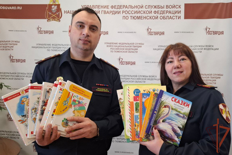 В День книгодарения росгвардейцы на Урале присоединились к всероссийской акции «Дарите книги с любовью»