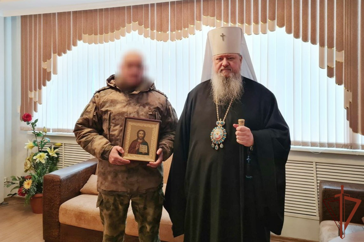 Митрополит Архангельский и Холмогорский Корнилий посетил отряд Северо-Западного округа Росгвардии