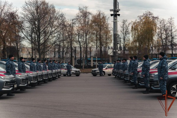 В Москве росгвардейцы провели тактические занятия по контраварийному вождению служебных автомобилей