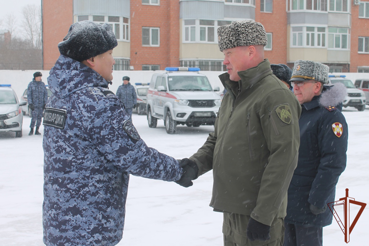 В Бурятии росгвардейцы получили новые служебные автомобили