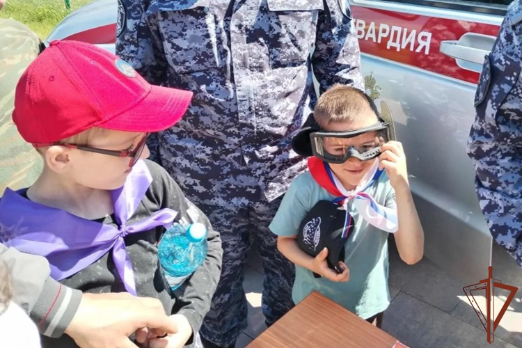 В регионах Сибири стартовала ведомственная акция «Каникулы с Росгвардией»
