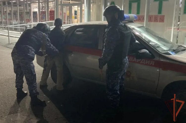 В Югре вневедомственная охрана Росгвардии пресекла опасные действия гражданина в неадекватном состоянии