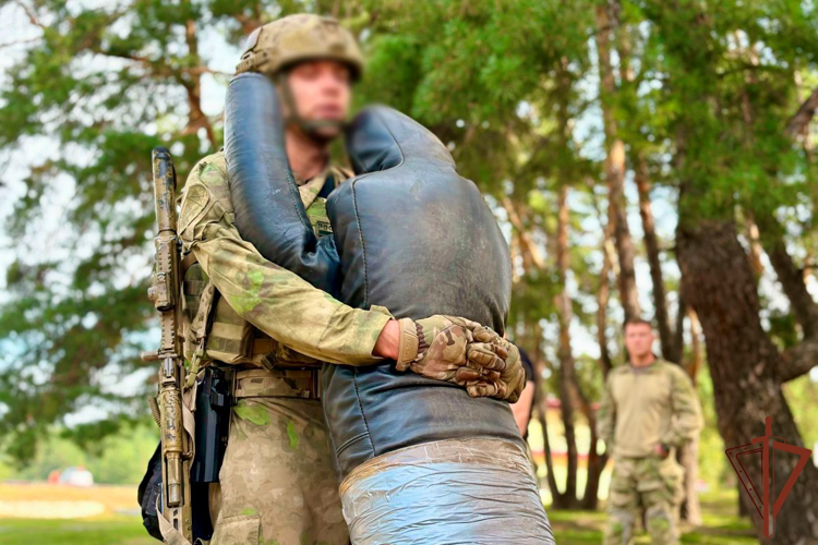 В Приволжском округе Росгвардии завершились испытания на право ношения геральдического знака ОМОН I степени (видео)
